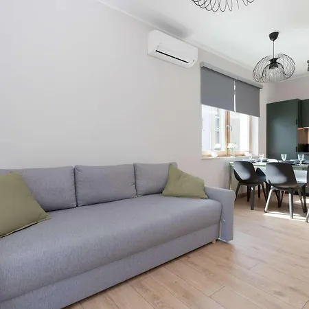 Exceptional With Parking In By Renters *